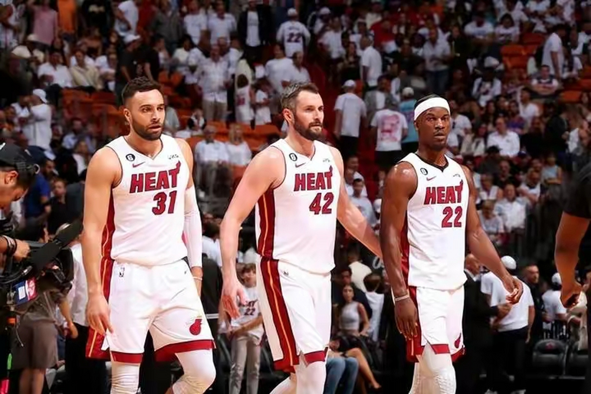 包含雄鹿击败热火，东部决赛率先得分的词条