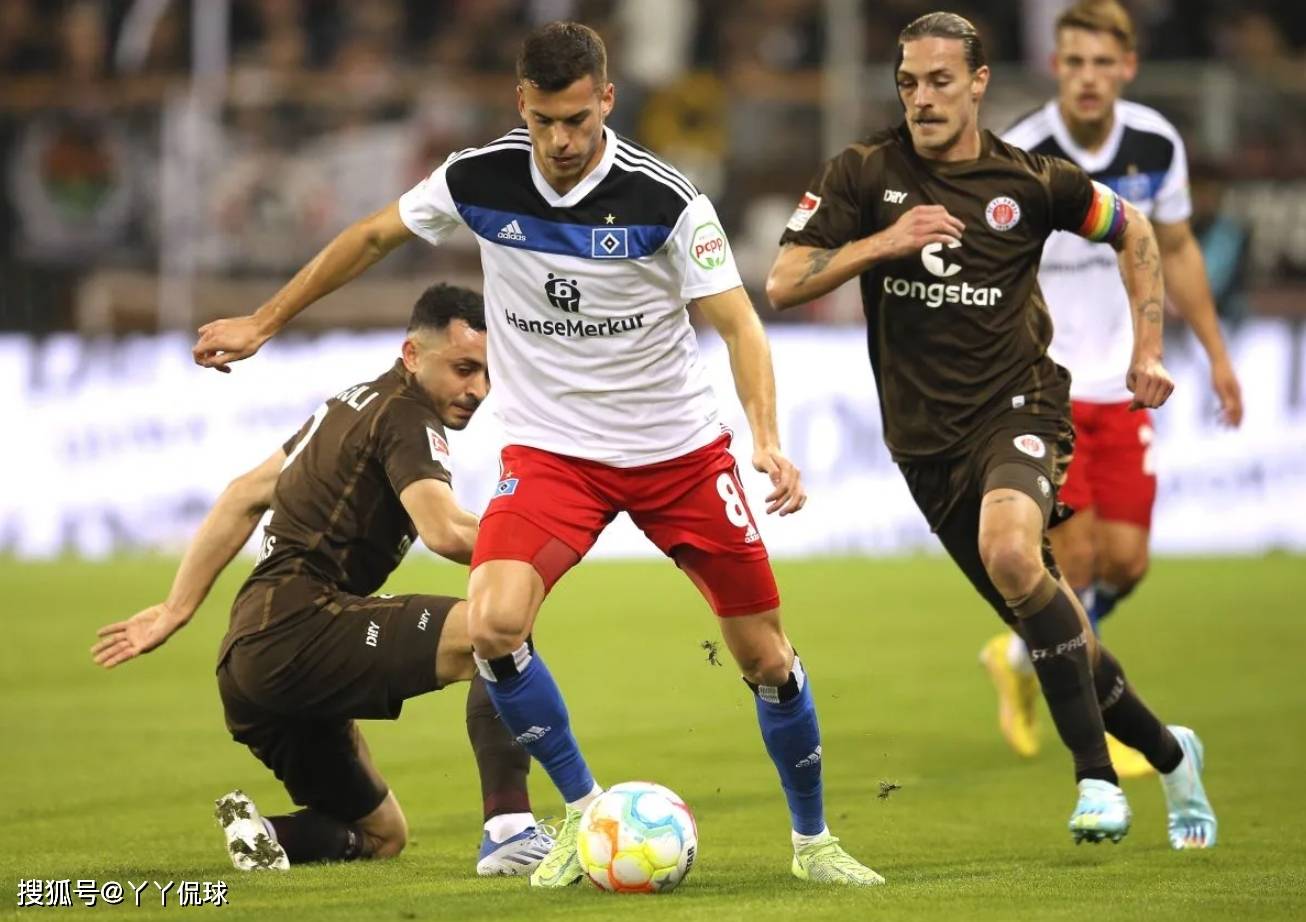 包含斯图加特展现出色表现，球员们努力为球队赢得胜利的词条