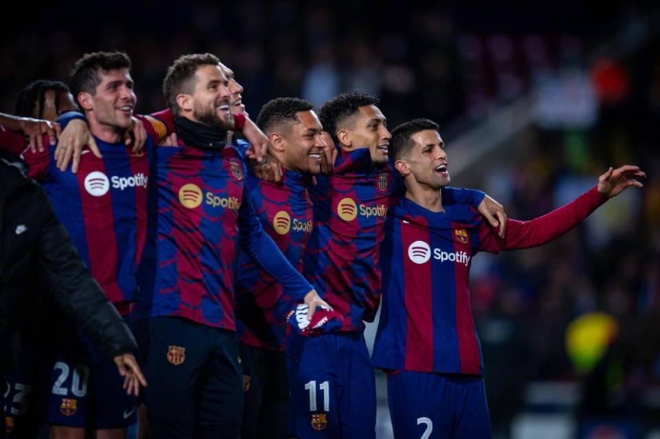 包含国际足坛豪门齐聚，比赛场上精彩绝伦的词条