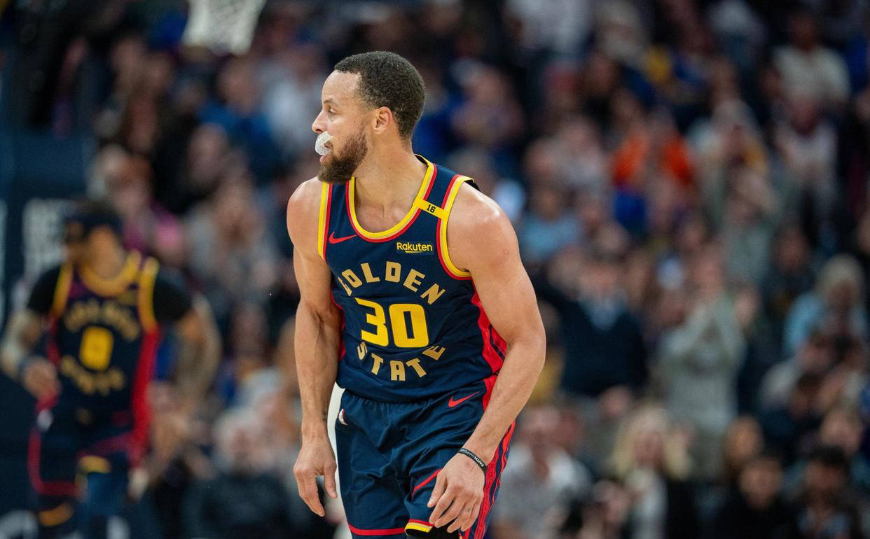 库里回归赛场，连败首场状态亮眼，加拿大队观众沸腾！